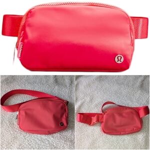 Lululemon Everywhere Belt Bag 1L in Pale Raspberry